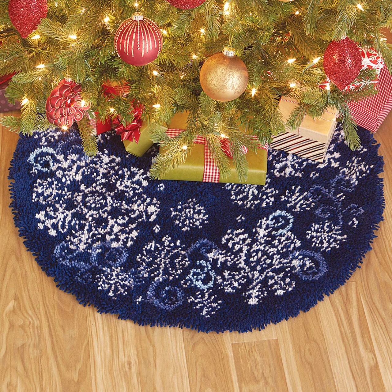 Herrschners Snowflakes & Swirls Tree Skirt Latch Hook Kit 3 Herrschners Snowflakes & Swirls Tree Skirt Latch Hook Kit
