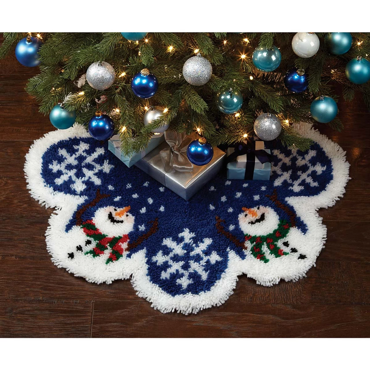 Herrschners Snow Happy Tree Skirt Latch Hook Kit 3 Herrschners Snow Happy Tree Skirt Latch Hook Kit